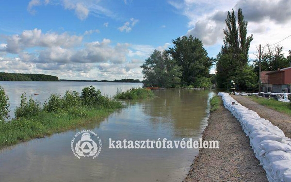 Bátán ma várható a Duna tetőzése