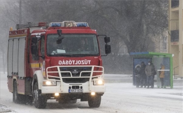 Több mint négyszáz esethez riasztották a tűzoltókat csütörtökön