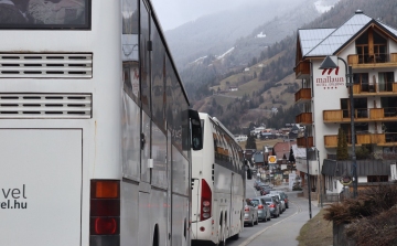 Hazatért 502 magyar a vesztegzár alá helyezett tiroli térségből