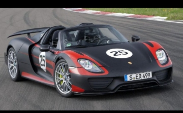 Versenypályán a 806 lóerős Porsche 918 Spyder