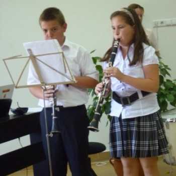 Zenét tanuló gyerekek hangversenye Kaposszekcsőn 2012.06.14.