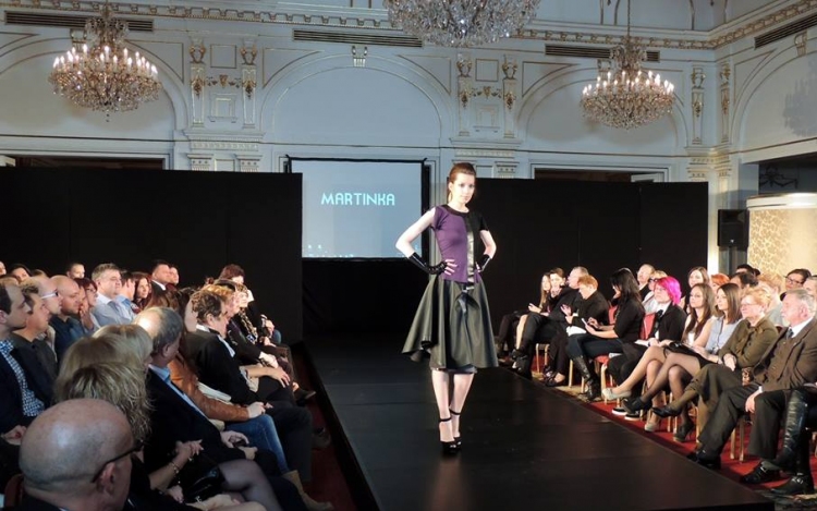 Egyedi ruhakölteményekben a Budapest Fashion Week-en