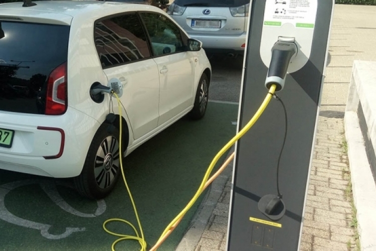 A földgázüzemű autó környezetkímélőbb mint az elektromos az ADAC szerint