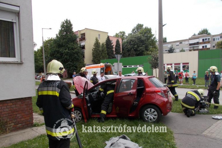 A balesetek napja volt péntek a dombóvári hivatásos tűzoltók számára